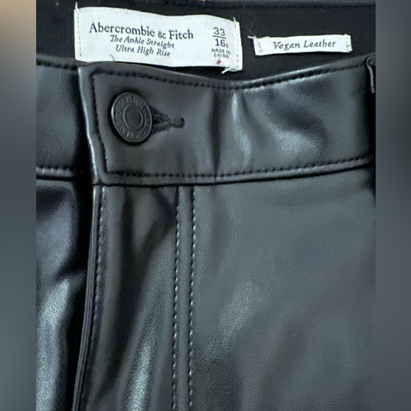 Abercrombie & Fitch Ankle Straight Ultra High Rise Vegan Leather Pants Size 16S - Picture 6 of 6